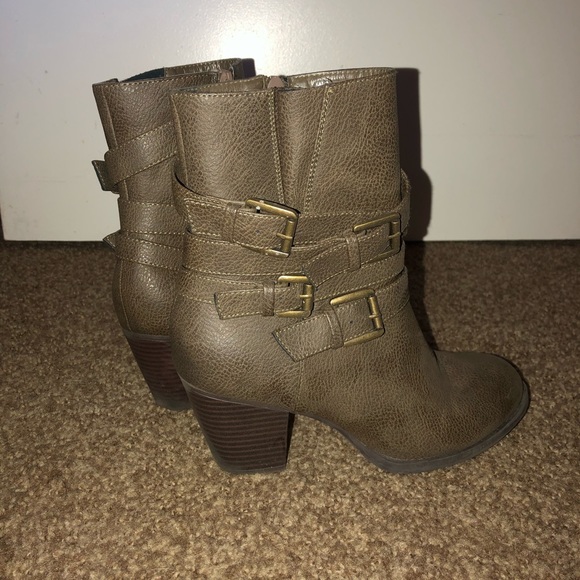 JustFab Olive Green Heeled Above Ankle Booties! - Picture 2 of 8
